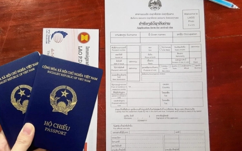Chuẩn bị giấy tờ và thủ tục qua cửa khẩu