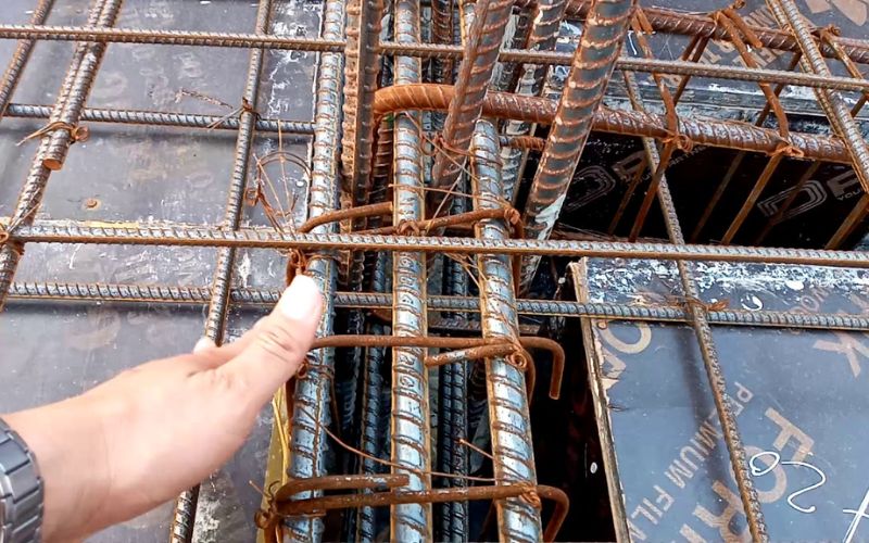 Kết nối cột với dầm giàn giáo